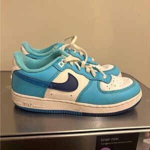 Boys Nike shoes size 2